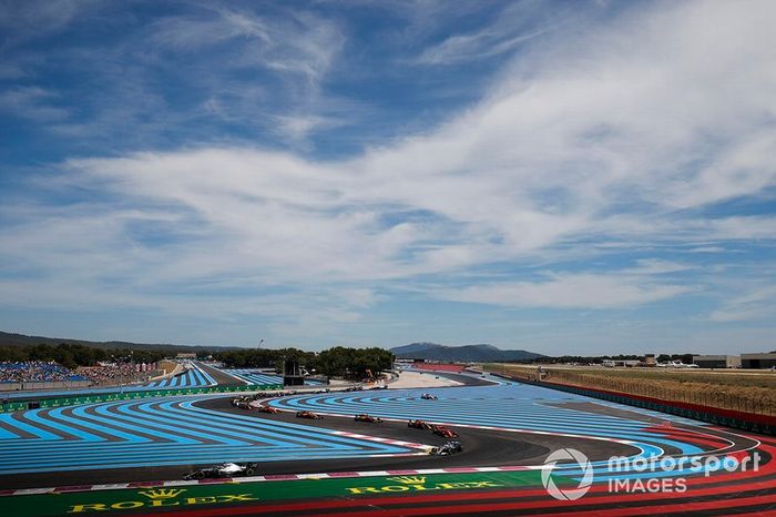 Lewis Hamilton, Mercedes AMG F1 W10, Valtteri Bottas, Mercedes AMG W10,Charles Leclerc, Ferrari SF90, Max Verstappen, Red Bull Racing RB15 al inicio