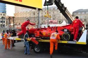 Crash van Charles Leclerc, Ferrari SF90