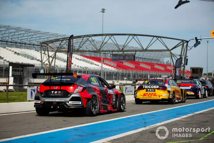 Auto in pit-lane