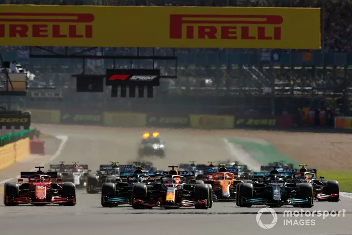 Inicio de la carrera Sprint, Lewis Hamilton, Mercedes W12, Max Verstappen, Red Bull Racing RB16B, Valtteri Bottas, Mercedes W12, Charles Leclerc, Ferrari SF21