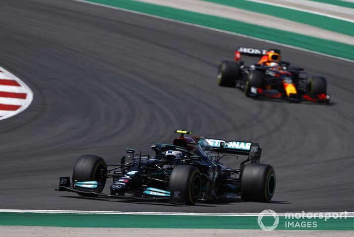 Valtteri Bottas, Mercedes W12, Max Verstappen, Red Bull Racing RB16B, 