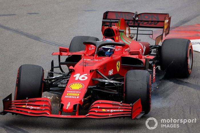 Charles Leclerc, Ferrari SF21 tras chocar con la barrera