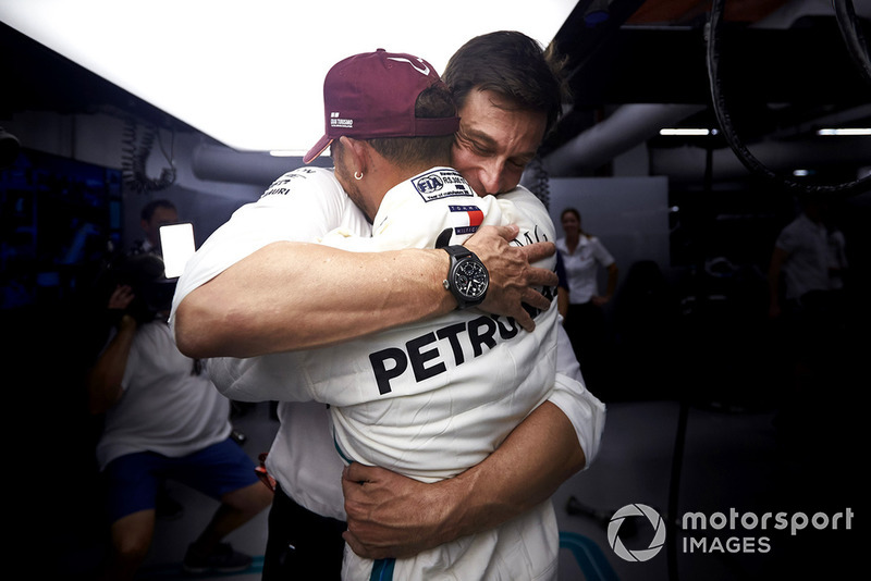 Lewis Hamilton 79. rajtelsősége a Forma-1-ben - F1 2018 - Szingapúri Nagydíj