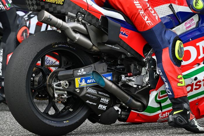 Завод HRC Castrol Honda во время свободных тренировок