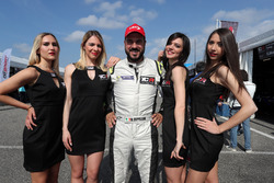 Daniele Cappellari, CRC - Cappellari Reparto Corse, SEAT León TCR with Grid girls