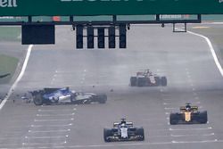 Antonio Giovinazzi, Sauber C36, choca