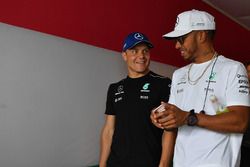 Valtteri Bottas, Mercedes AMG F1 W08 y Lewis Hamilton, Mercedes AMG F1 W08