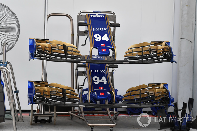 Sauber C36 nose and front wings