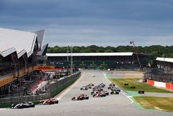 Start of the race, Lewis Hamilton, Mercedes AMG F1 leads