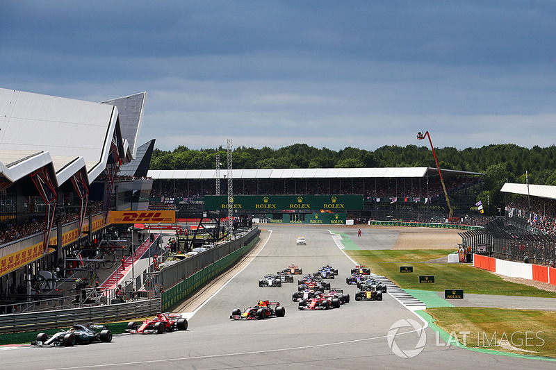 Start: Lewis Hamilton, Mercedes AMG F1 W08, führt