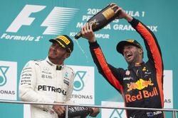 Podyum: 2. Lewis Hamilton, Mercedes AMG F1 ve 3. Daniel Ricciardo, Red Bull Racing