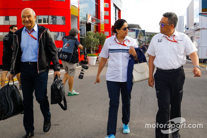 Monisha Kaltenborn, Team Principal and CEO, Sauber, Masashi Yamamoto, General Manager of Honda Motorsports