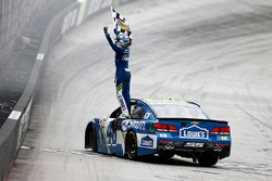 Race winner Jimmie Johnson, Hendrick Motorsports Chevrolet