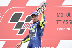 Подиум: победитель Валентино Росси, Yamaha Factory Racing