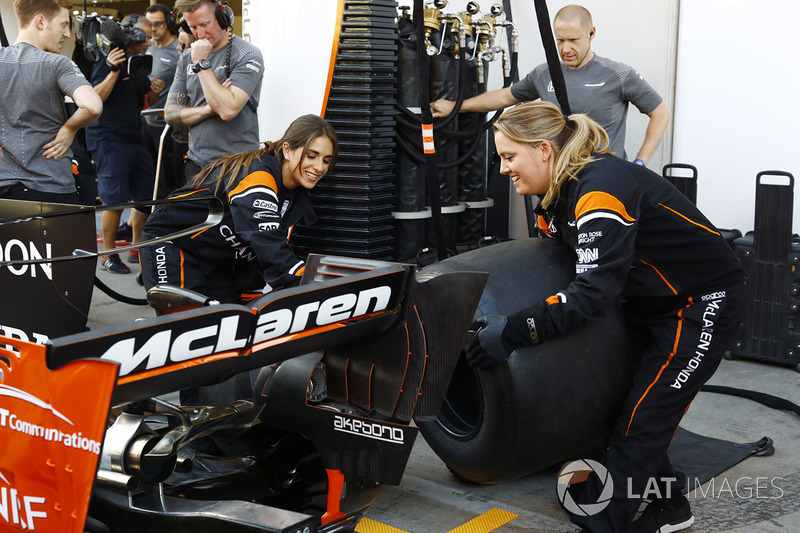 Женский пит-стоп: McLaren