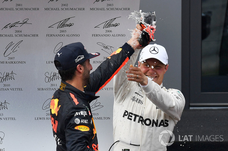 Подіум: переможець гонки гонки Валттері Боттас, Mercedes AMG F1, третє місце Даніель Ріккардо, Red Bull Racing