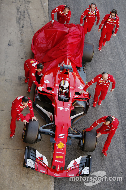 Sebastian Vettel, Ferrari, returns to the pits with a car problem