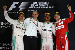 Le vainqueur Lewis Hamilton, Mercedes AMG F1, le deuxième, Nico Rosberg, Mercedes AMG F1, le troisième, Sebastian Vettel, Ferrari