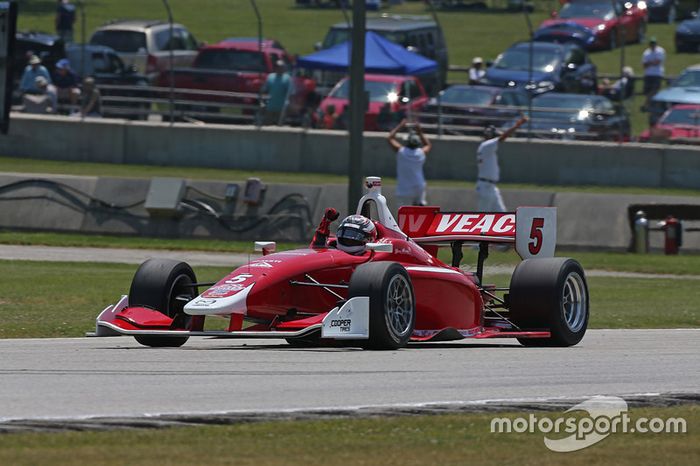 Ganador de la carrera Zach Veach, Belardi Auto Racing