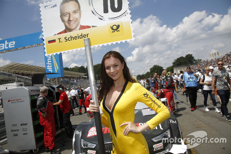 La grid girl di Timo Scheider, Audi Sport Team Phoenix, Audi RS 5 DTM