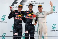 Podium : le vainqueur Daniel Ricciardo, Red Bull Racing, le deuxième, Max Verstappen, Red Bull Racing, le troisième, Nico Rosberg, Mercedes AMG F1