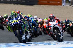 Valentino Rossi, Yamaha Factory Racing lidera en el inicio