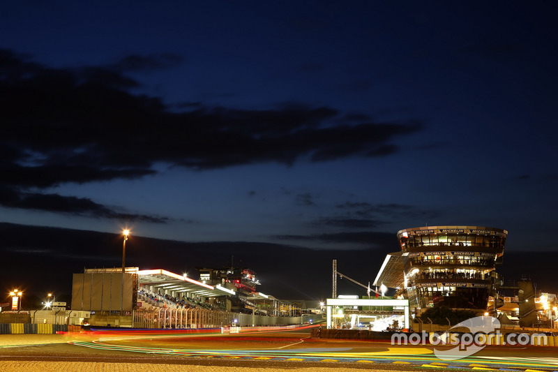 Atmosphäre bei Nacht