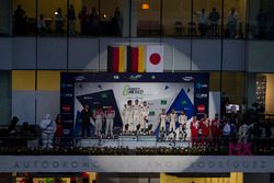 Podio LMP1: ganadores, Timo Bernhard, Mark Webber, Brendon Hartley, Porsche Team, segundo, Marcel Fä
