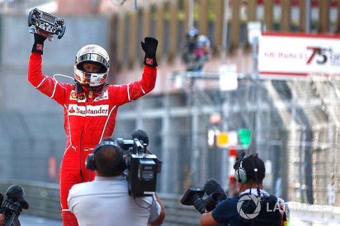 El ganador Sebastian Vettel, Ferrari