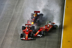 Kimi Raikkonen, Ferrari SF70H collides, Sebastian Vettel, Ferrari SF70H and Max Verstappen, Red Bull