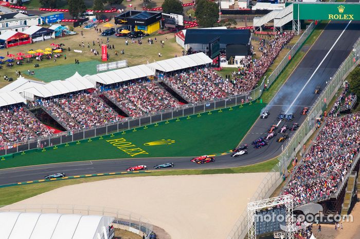 Lewis Hamilton, Mercedes AMG F1 W08, Sebastian Vettel, Ferrari SF70H, Valtteri Bottas, Mercedes AMG F1 W08, Kimi Raikkonen, Ferrari SF70H, Max Verstappen, Red Bull Racing RB13 y el resto de la parrilla