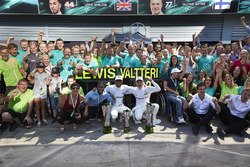Race winner Lewis Hamilton, Mercedes AMG F1, Second place Valtteri Bottas, Mercedes AMG F1, the Mercedes team celebrate victory