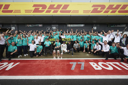 Race winner Lewis Hamilton, Mercedes AMG F1, Valtteri Bottas, Mercedes AMG F1, celebrates with Billy Monger and the team