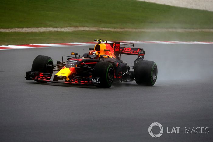 Max Verstappen aproveitou bem as condições da pista e liderou a dobradinha da Red Bull.
