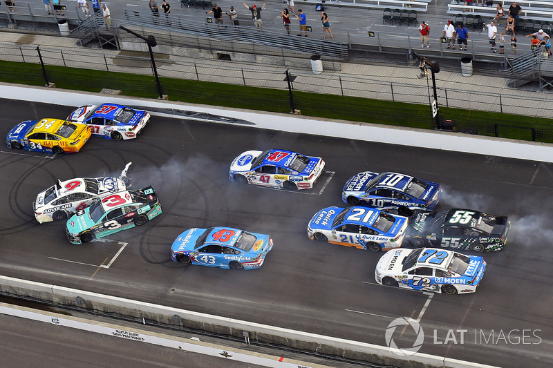 Austin Dillon, Richard Childress Racing Chevrolet, Trevor Bayne, Roush Fenway Racing Ford crash