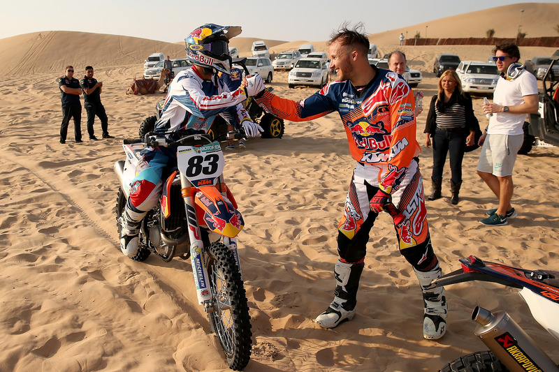 Daniel Ricciardo, Red Bull Racing y Sam Sunderland toman parte