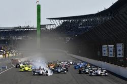 Start: Will Power, Team Penske Chevrolet, Helio Castroneves, Team Penske Chevrolet lead