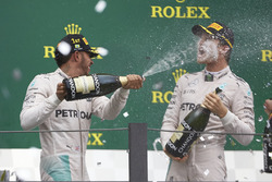 Podio: ganador de la carrera Lewis Hamilton, Mercedes AMG F1, segundo lugar Nico Rosberg, Mercedes A