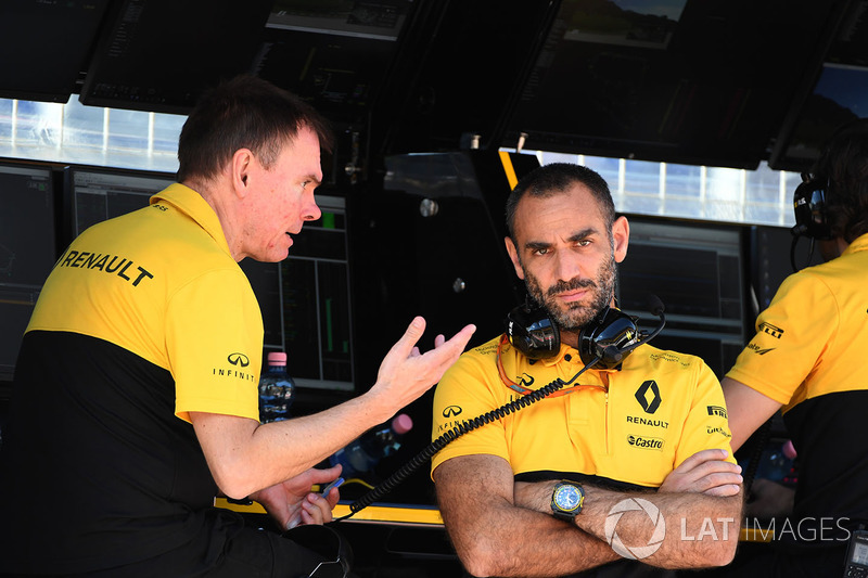 Alan Permane, Renault Sport F1 Team Race Engineer, Cyril Abiteboul, Renault Sport F1 Managing Director