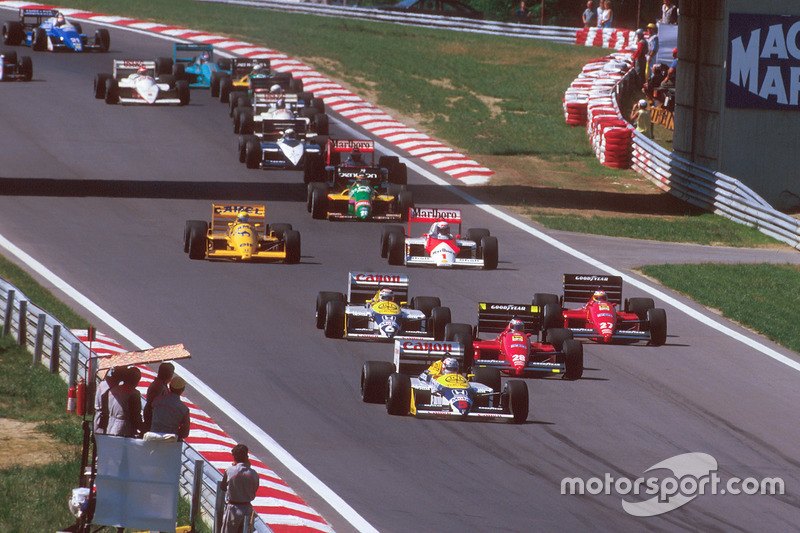 Nigel Mansell, Williams FW11B Honda, lidera a Gerhard Berger, Ferrari F187, Michele Alboreto, Ferrari F187, Nelson Piquet, Williams FW11B Honda, Alain Prost, McLaren MP4/3 TAG Porsche, y Ayrton Senna, Team Lotus Honda 99T