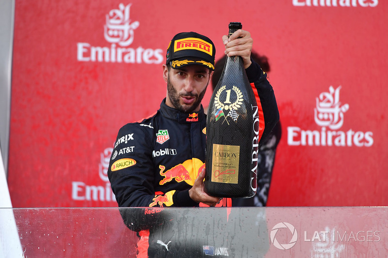 Podio: ganador de la carrera Daniel Ricciardo, Red Bull Racing