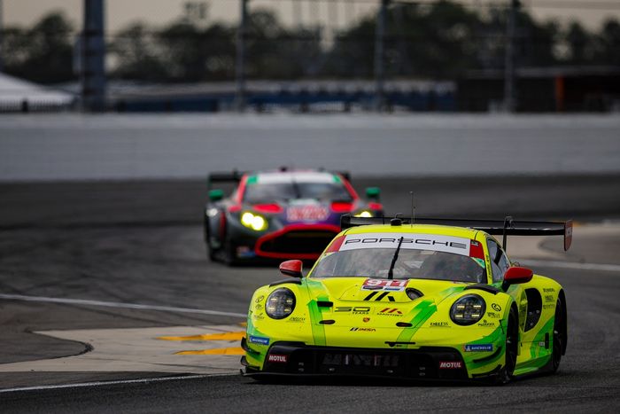 #911 Manthey Porsche 911: Thomas Preining, Klaus Bachler, Ayhancan Guven, Ricardo Feller