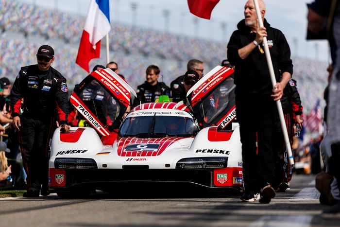 #6 Porsche Penske Motorsport Porsche 963: Laurens Vanthoor, Kevin Estre, Matt Campbell