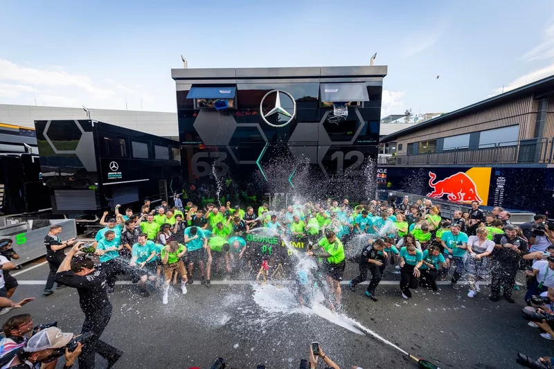 Andrea Kimi Antonelli, Mercedes; George Russell, Mercedes; Toto Wolff, Mercedes