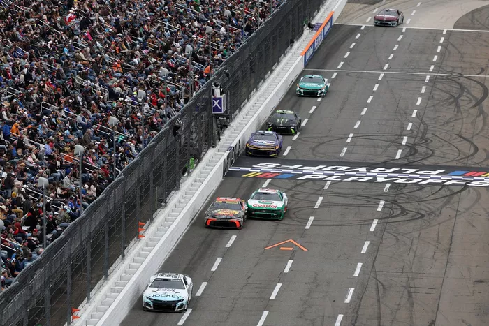 Daniel Suarez, Trackhouse Chevrolet, Chase Briscoe, Joe Gibbs Racing Toyota