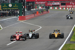 Kimi Räikkönen, Ferrari SF16-H; Sergio Perez, Sahara Force India F1 VJM09; Jolyon Palmer, Renault Sp