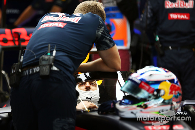 Daniel Ricciardo, Red Bull Racing RB12 met Aeroscreen