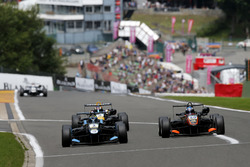 Ryan Tveter, Carlin, Dallara F312 Volkswagen; Harrison Newey, Van Amersfoort Racing, Dallara F312 Mercedes-Benz; Sérgio Sette Câmara, Motopark, Dallara F312 Volkswagen,