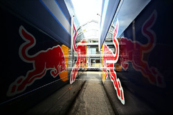 Red Bull Racing trailers en el paddock