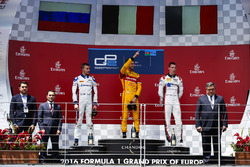 Podio: Il vincitore della gara Antonio Giovinazzi, PREMA Racing, il secondo classificato Sergey Siro